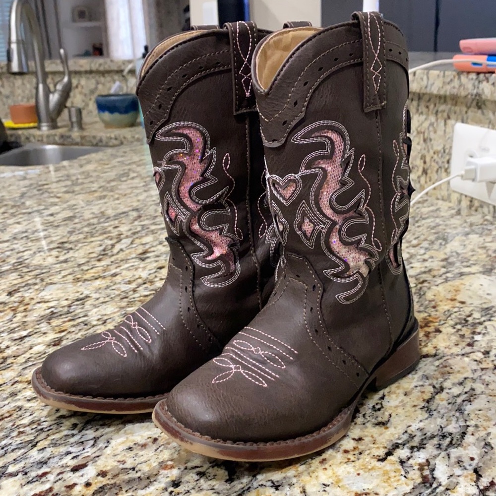 Girl’s cowgirl boots